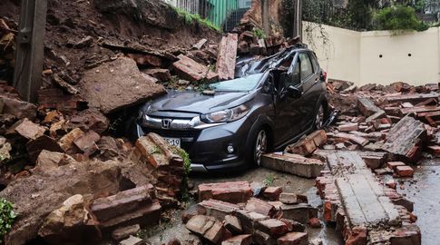 Foto: AFP. Desplazamiento de tierra en Viña del Mar, Chile, producto del fuerte temporal.