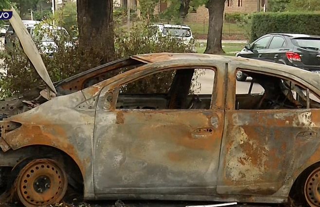 auto-incendiado-pocitos.jpg