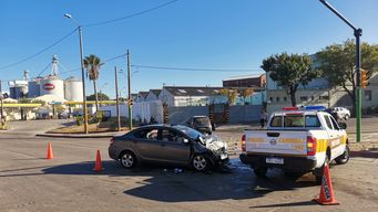 dos autos chocaron en la rambla; uno de los conductores tenia alcohol en sangre