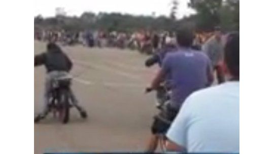 Mirá cómo son las peligrosas picadas de motos en Maldonado