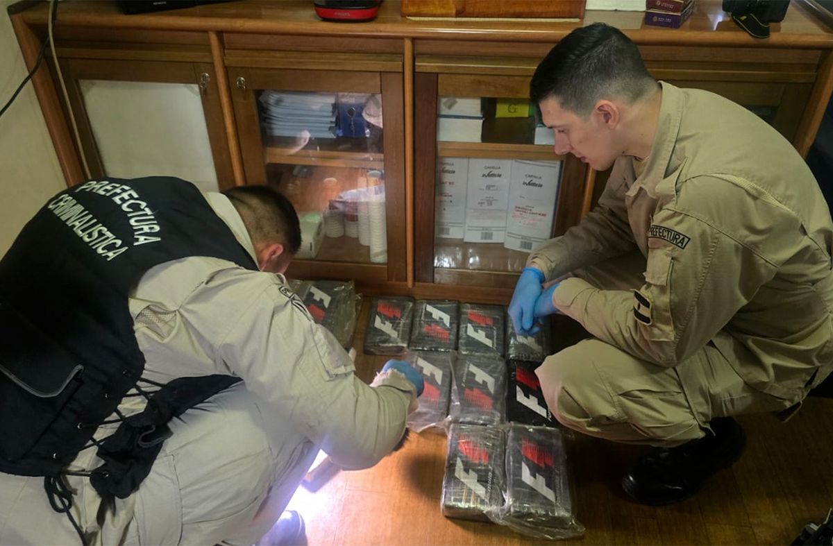 Incautaron 16 kilos de cocaína en un buque de bandera italiana que había zarpado del Puerto de Montevideo