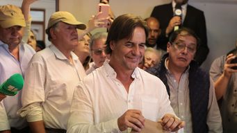 Vota Lacalle Pou. Foto: FocoUY