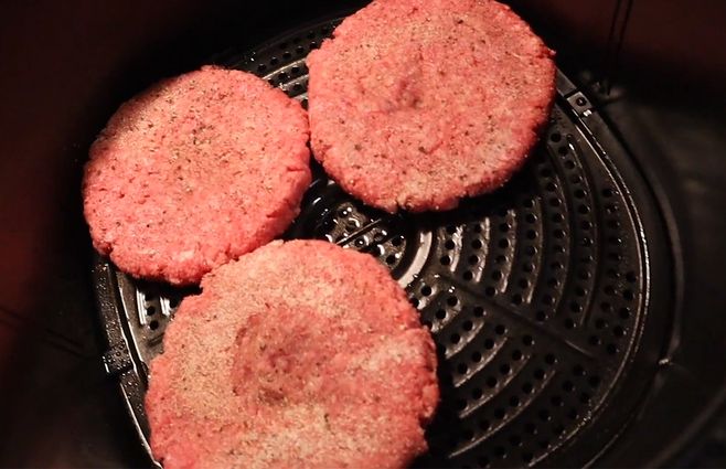 MSP investiga posible caso de intoxicación por consumo de hamburguesas; una mujer de 29 años está en CTI