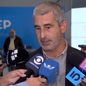 Presidente de ANEP acordó con Orsi donación de su camioneta: dijo que es segura para niños y que asume costos de mantenimiento Presidente de ANEP acordó con Orsi donación de su camioneta: dijo que es segura para niños y que asume costos de mantenimiento