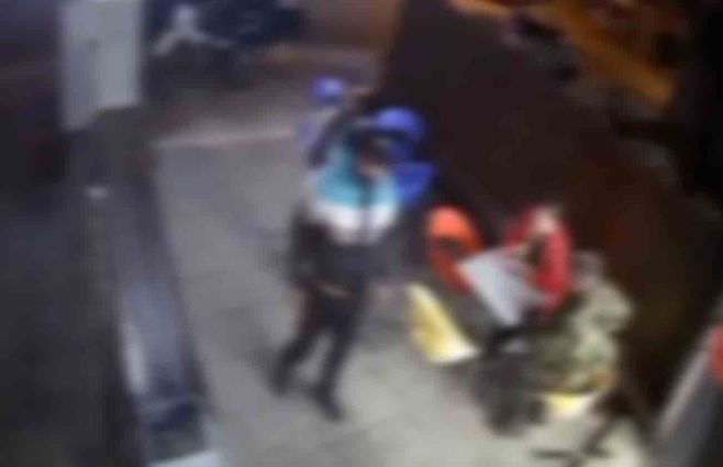 Policía evitó una rapiña en una heladería al dispararle a dos delincuentes&nbsp;
