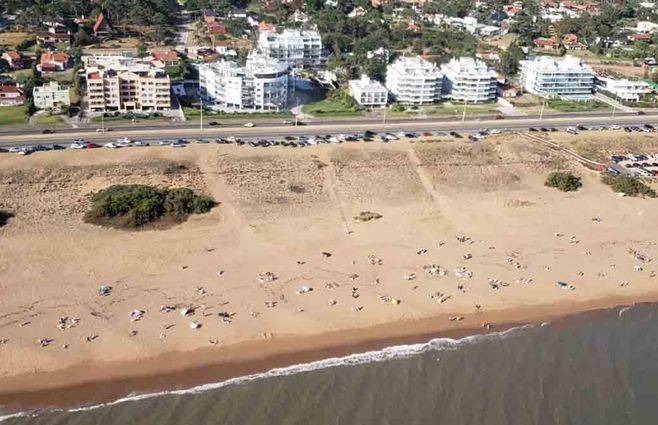 playa-mansa-puntadeleste-dos.jpg