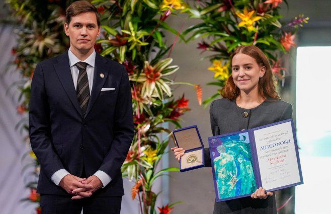 Foto: AFP. Ana Corina Sosa Machado recibe el premio, en nombre de su madre, María Corina Machado.