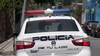 una mujer recibio un disparo en una pierna mientras esperaba el omnibus