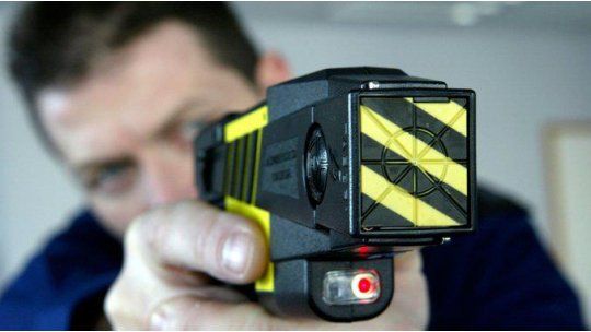 pistolas taser