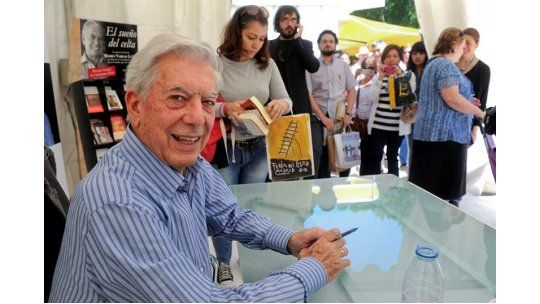 Elecciones en Perú: Vargas Llosa arremete contra Fujimori