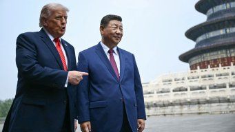 Foto: AFP. Donald Trump posa junto a Xi Jinping en China.