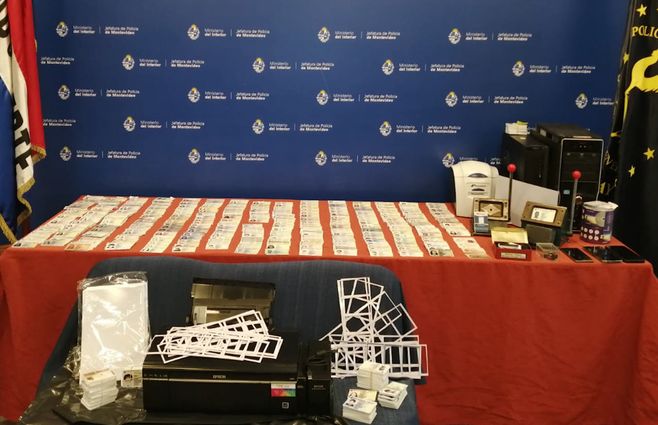 Dentro de la vivienda había 800 cédulas ya terminadas, y otras en proceso.