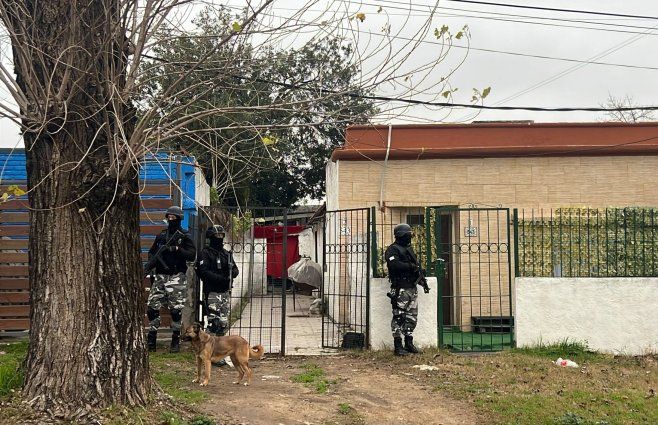 Foto: Subrayado. Allanamiento en Tres Ombúes este martes en la mañana.
