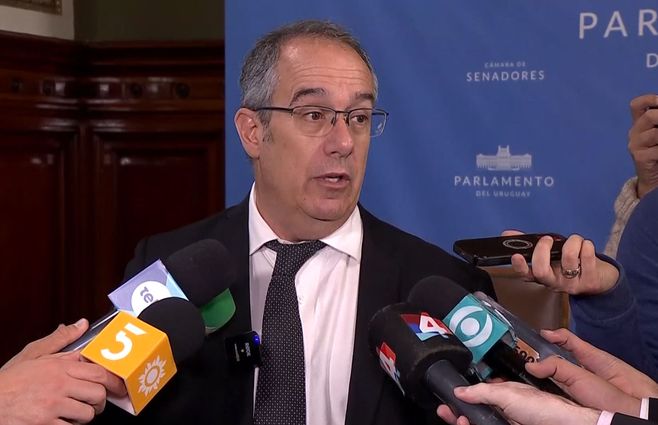 José-Carlos-Mahía-abril-senado.jpg