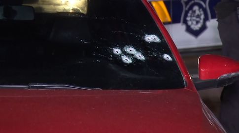 Foto: Subrayado. Auto donde viajaba el bebé con su padre, ambos resultaron baleados.