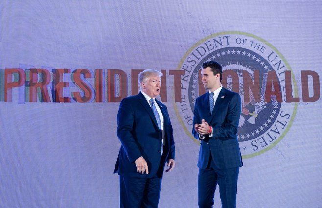 Donald Trump y Charlie Kirk en un acto público. Foto: archivo AFP.