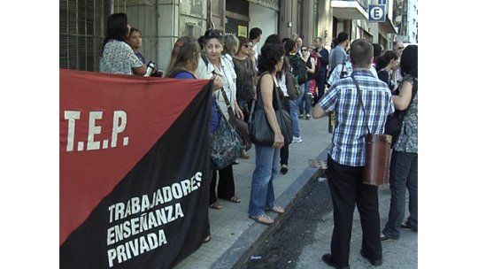 Profesores de liceos privados reclaman aumento salarial