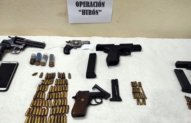Las armas incautadas en los allanamientos en el Cerro en el marco de la Operación Hurón