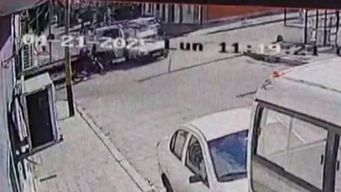 otro accidente en pan de azucar y rousseau: dos personas en moto se salvaron de milagro