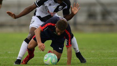 danubio y defensor golearon en sus canchas este domingo, cerrando la fecha 10