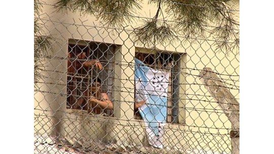 Presos del Comcar deberán purgar asesinato en INAU