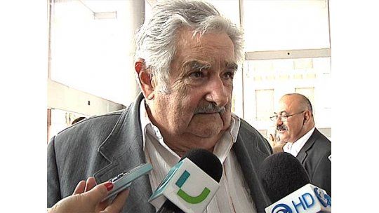 Mujica afirmó que mantendrá el rumbo de la política económica