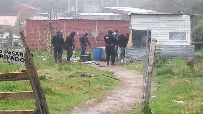siete mayores y dos menores detenidos en 13 viviendas allanadas por la policia