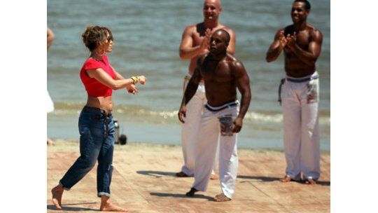 Jennifer López practicó capoeira en la Playa de los Ingleses