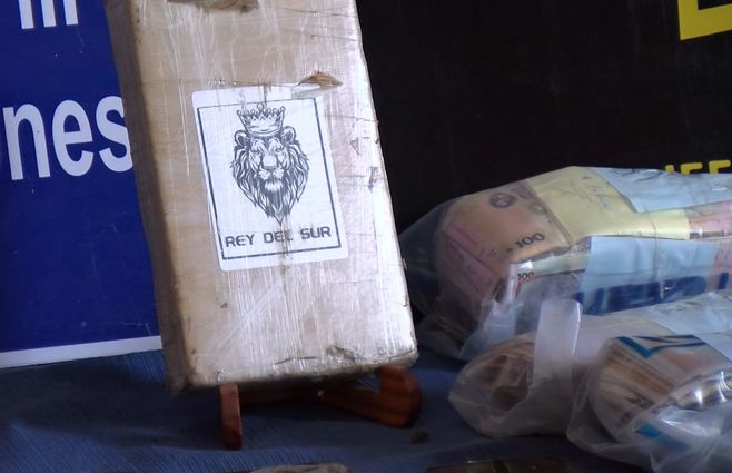 Foto: Subrayado. Ladrillo con la inscripción Rey del Sur, posiblemente vinculado a Marset.