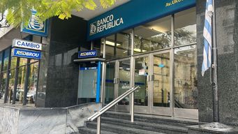 hay paro de la banca oficial este martes en montevideo; reclaman por salario y vacantes
