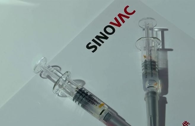 Sinovac-caja-y-jeringa.jpg