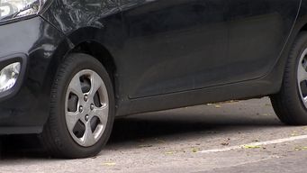 detienen a un hombre a punto de robar nafta en un vehiculo estacionado