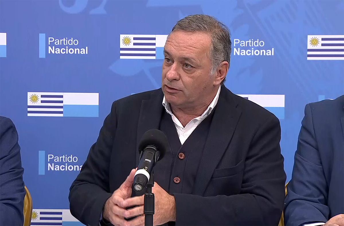 Delgado apuntó al gobierno por cambios al plan de saneamiento en el interior; "es ese capricho refundacional", dijo