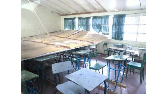 Se cayó un cielorraso y desalojaron el Liceo Nª 1 de Rocha