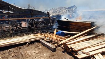 incendio en aserradero de salto termino con perdidas totales
