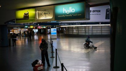 Una solitaria Penn Station de Nueva York. La ciudad es la m&aacute;s afectada por el coronavirus. Tiene casi la mitad de los casos del pais.&nbsp;