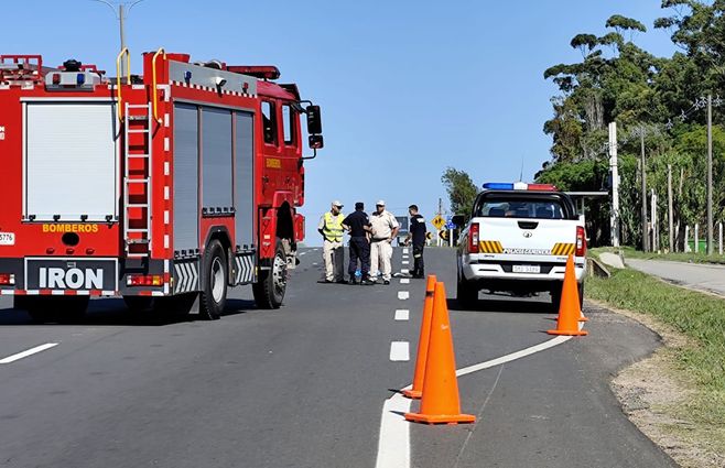 El siniestro de tránsito fatal en ruta Interbalnearia. Foto: Eduardo Castro, Subrayado.