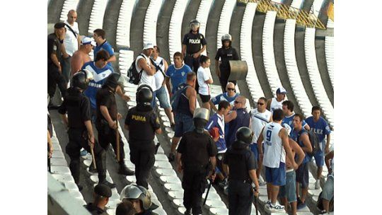 Sindicato policial culpa a jerarcas por operativo Peñarol – Vélez