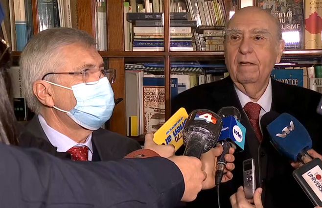 Sanguinetti presentando a Viera en su casa este mediodía