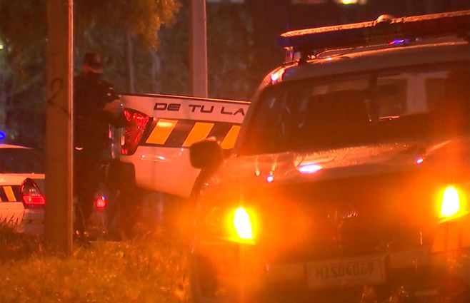 En el lugar la Policía incautó un arma de fuego de 9 milímetros y cargadores.