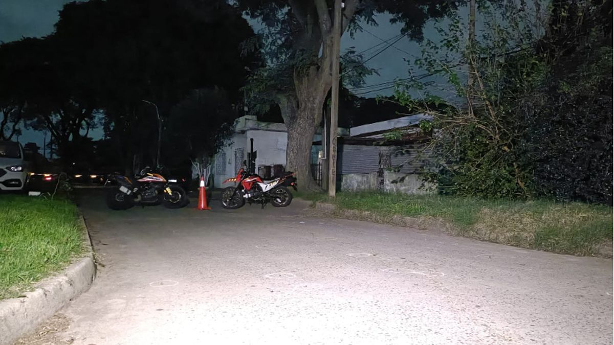 Dos homicidios en Montevideo: un hombre fue encontrado con un cuchillo clavado en el cuello y otro con un tiro en la espalda