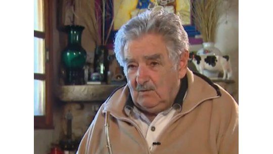 Mujica dijo que está ahorrando plata en el banco “por las dudas”