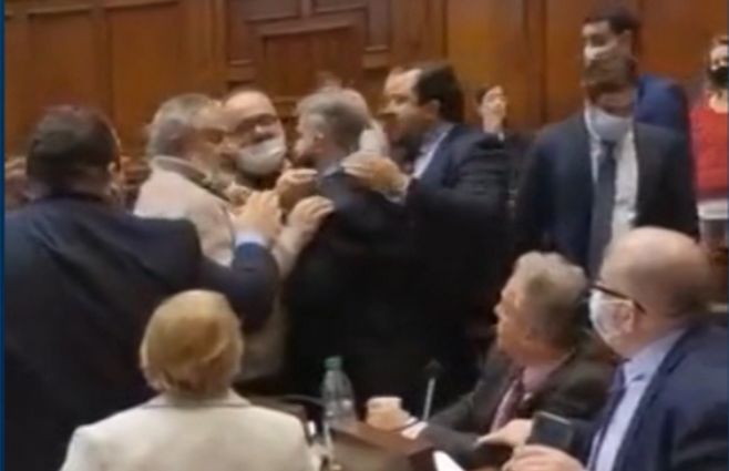 diputados-pelea.jpg