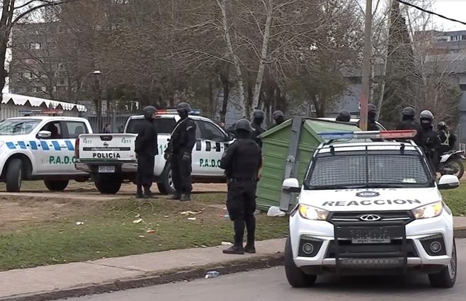 La persecución ocurrió por las calles del barrio Peñarol la mañana de este jueves.