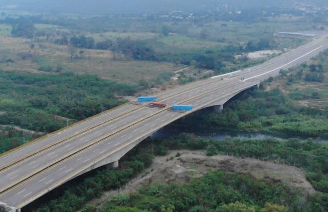 Foto: Puente de Tienditas, frontera con Colombia, bloqueado por el gobierno de Maduro.