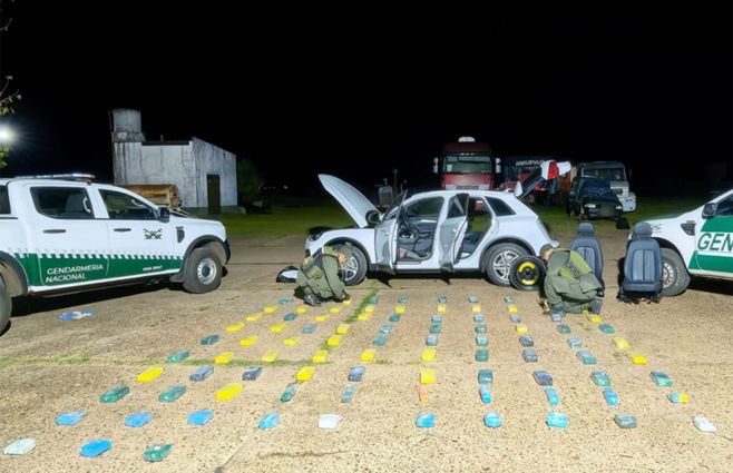 droga-auto-uruguaya-corrientes-1