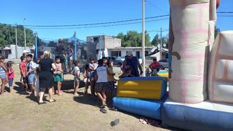 vecinos del barrio borro celebran a los ninos en reyes y piden colaboracion para que todos tengan su regalo