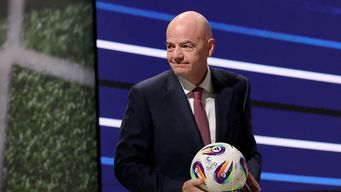 Nuevas potestades para los árbitros. Lo anunció la FIFA, presidente Gianni Infantino. AFP