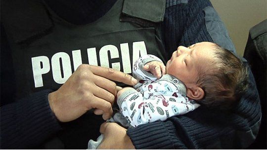 bebe policia