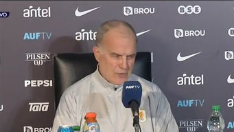 en vivo: la conferencia del tecnico de uruguay marcelo bielsa